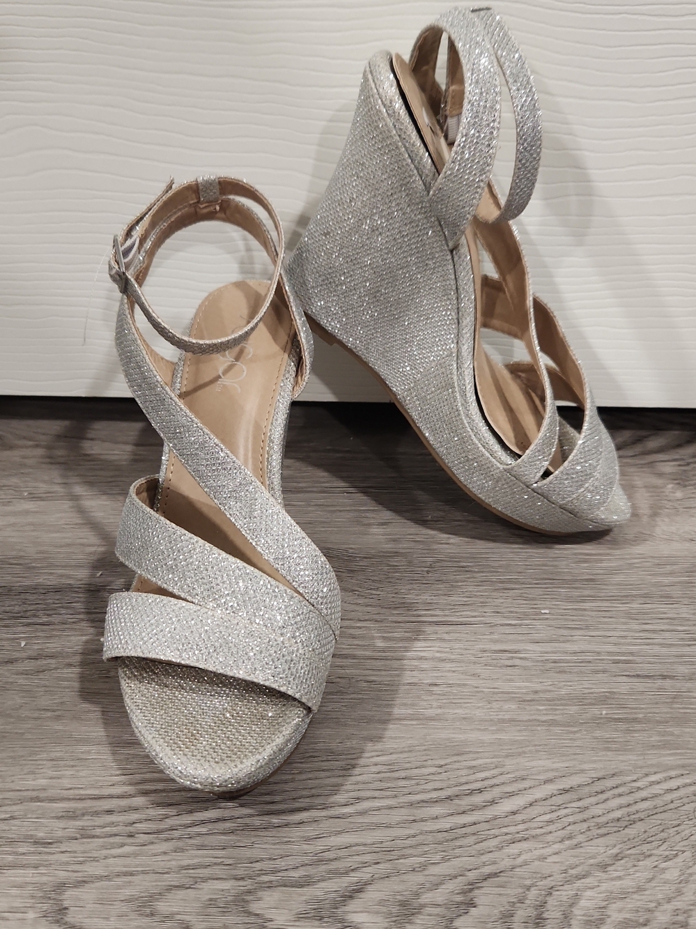 Sugar Cleary Silver Glitter Wedge Sandals Womens Size 8M LFO298 Strappy Dressy